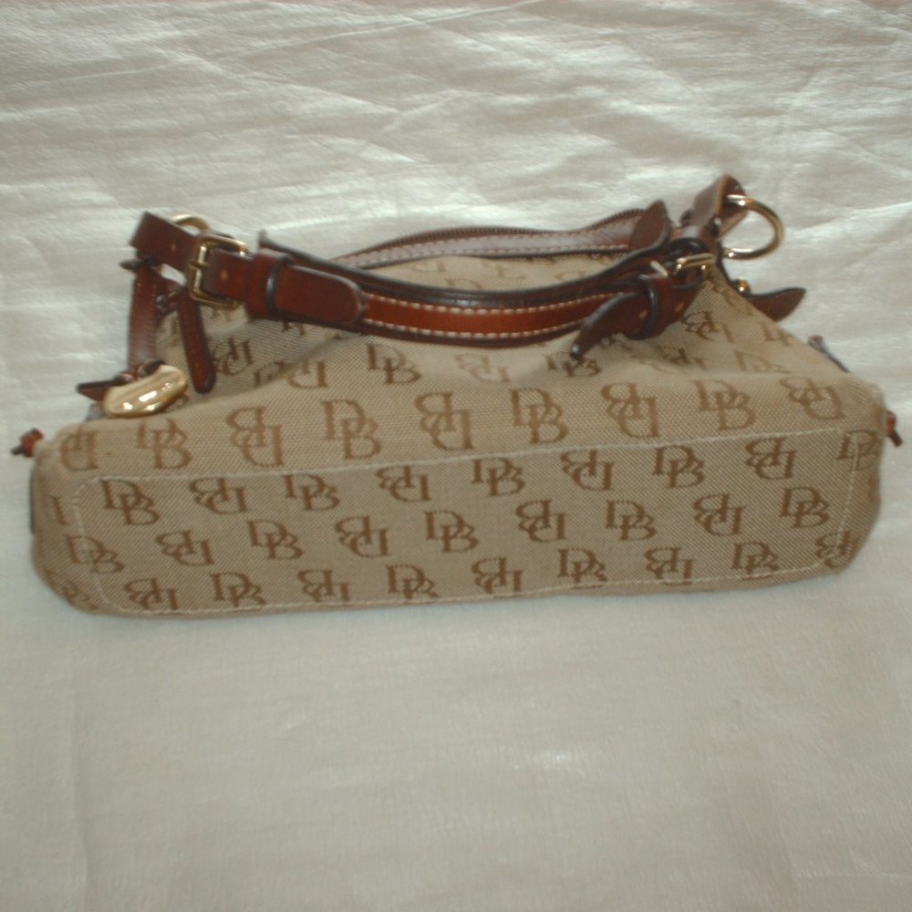 Lovely Dooney & Bourke purse - Picture 9 of 13